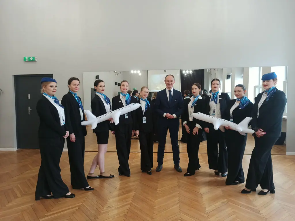 Kurs Stewardessy i Stewarda 17 Kurs Stewardessy i Stewarda 17